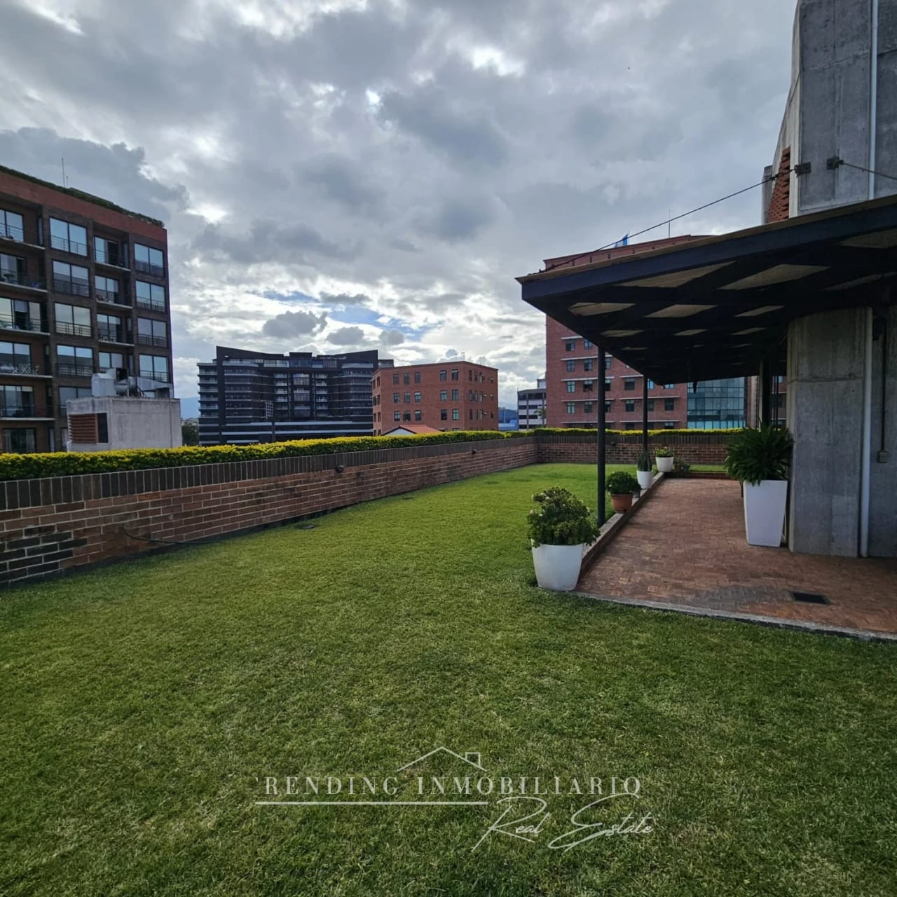 Oficina en venta zona 4 edificio Cuatro 36 de 145m² + 6 parqueos (Ren — Oficina en Venta en Cuatro 36, Zona 4, Guatemala, Ciudad — foto 10 de 11