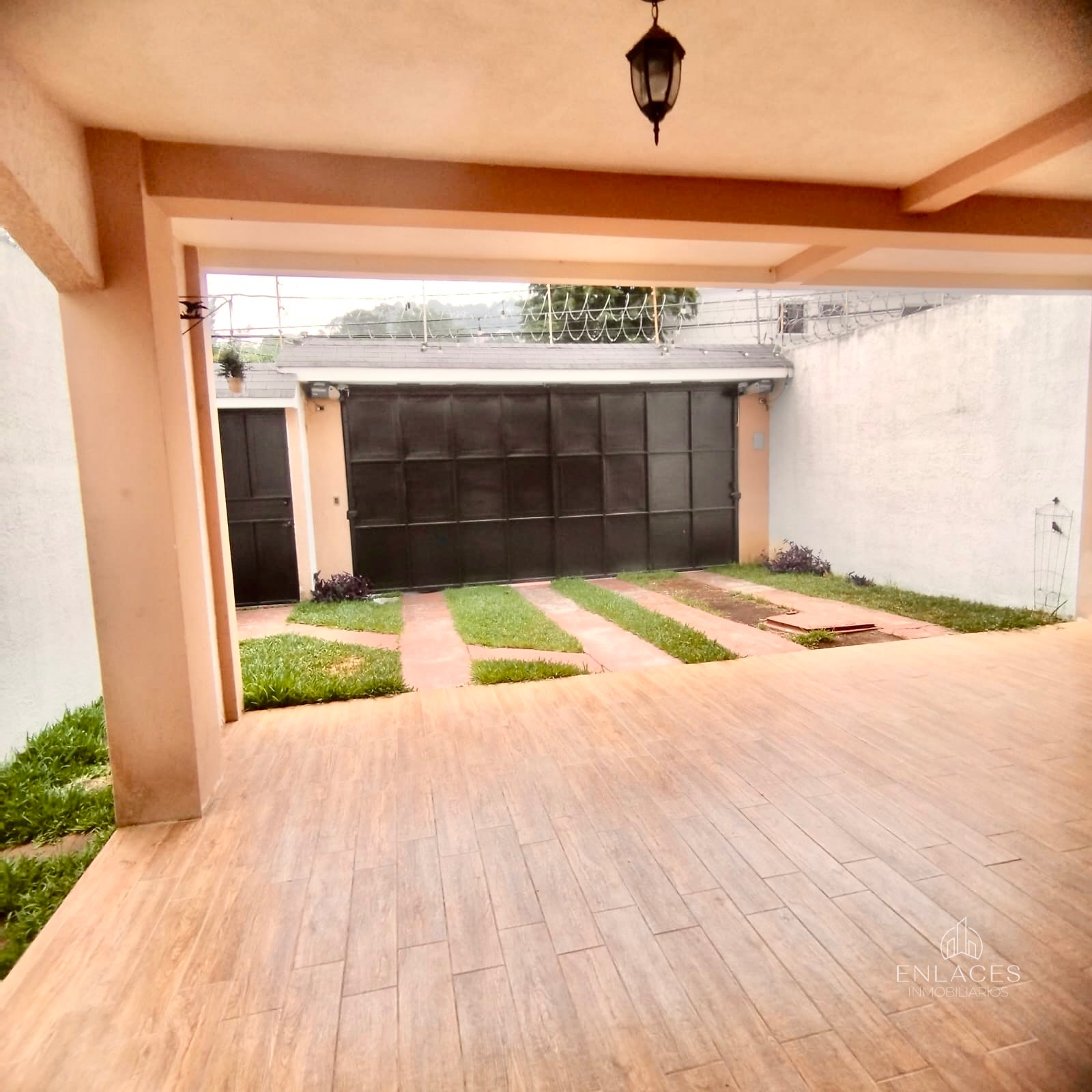 Zona 16 • Casa en Venta • Residencial Hacienda Real - 2