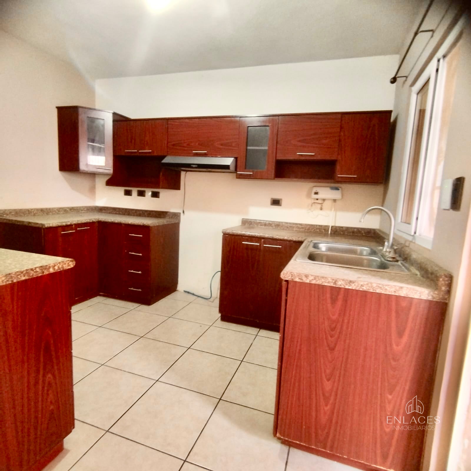Zona 16 • Casa en Venta • Residencial Hacienda Real - 1
