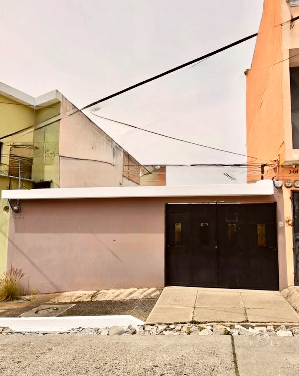 Zona 2 de Mixco • Casa en Venta • Colonia Molino de las Flores - 1