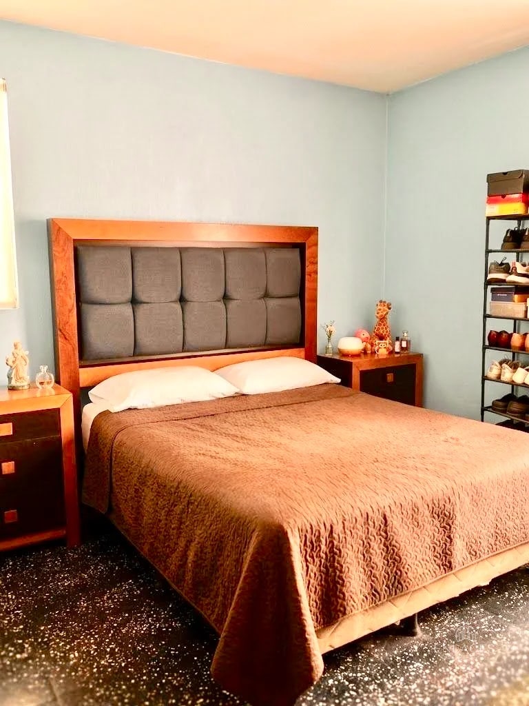 Zona 6 • Casa en Venta • Colonia San Rafael - 2