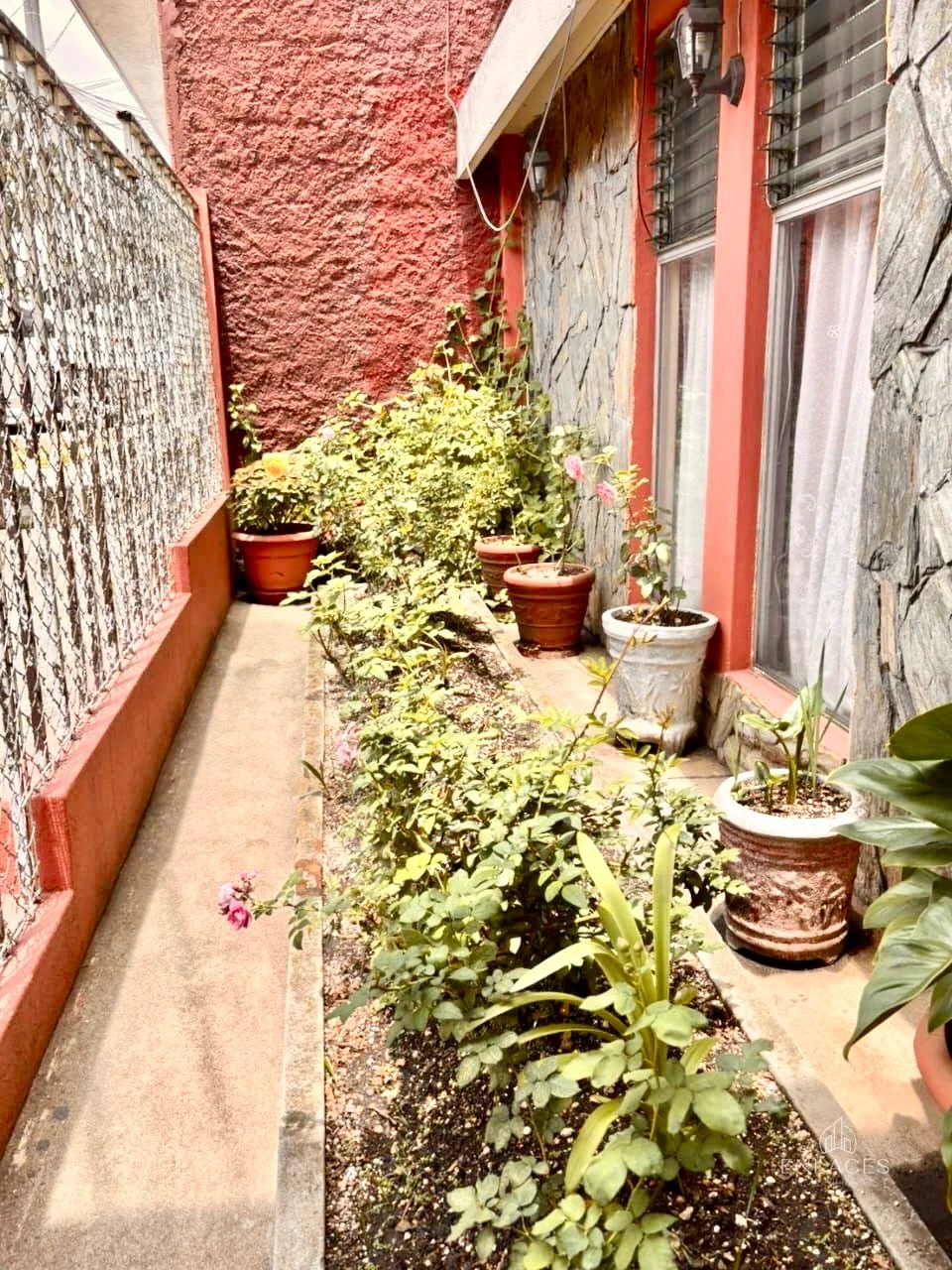 Zona 6 • Casa en Venta • Colonia San Rafael - 9