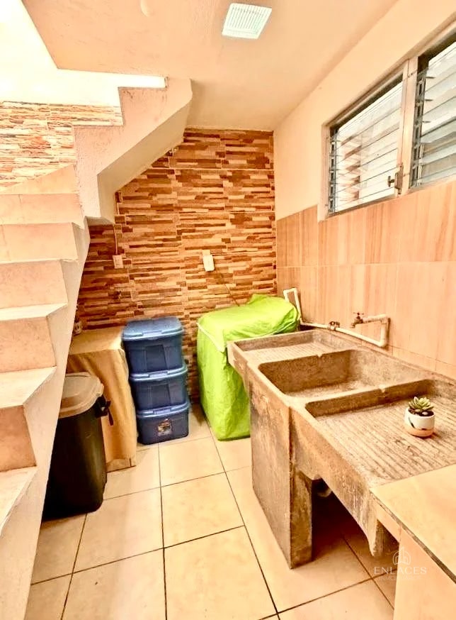 Zona 6 • Casa en Venta • Colonia San Rafael - 4