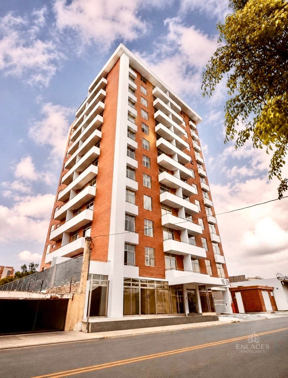 Zona 13 • Apartamento en Renta • Edificio Casa Américas — Apartamento en Alquiler en Casa Americas, Zona 13, Guatemala, Ciudad — foto 4 de 12