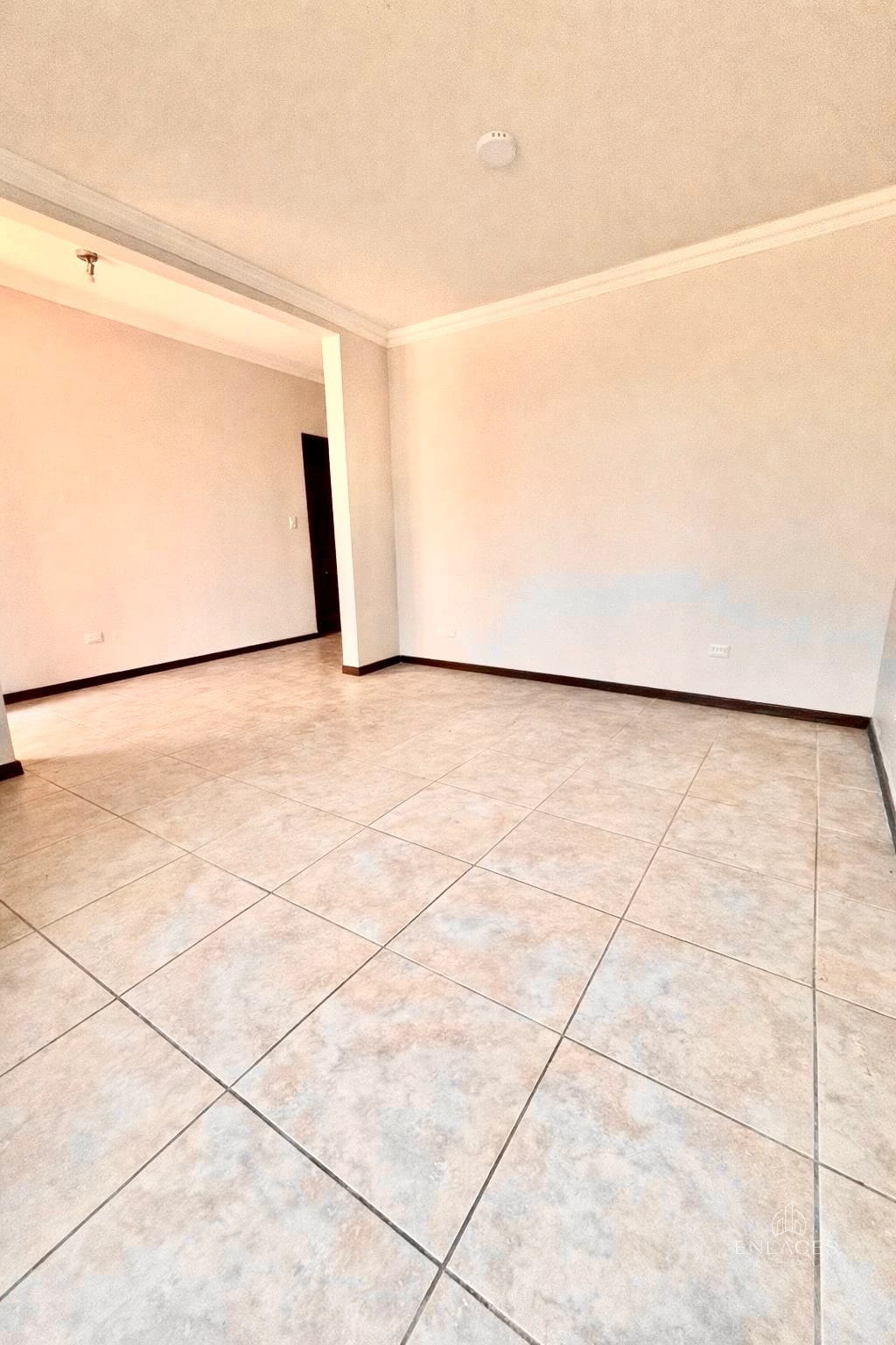 Km. 20.5 Fraijanes • Casa en Renta/Venta • Villas de Entreverdes — Casa en Alquiler en Villas de Entreverdes, Carretera a El Salvador, Guatemala, Ciudad — foto 5 de 13