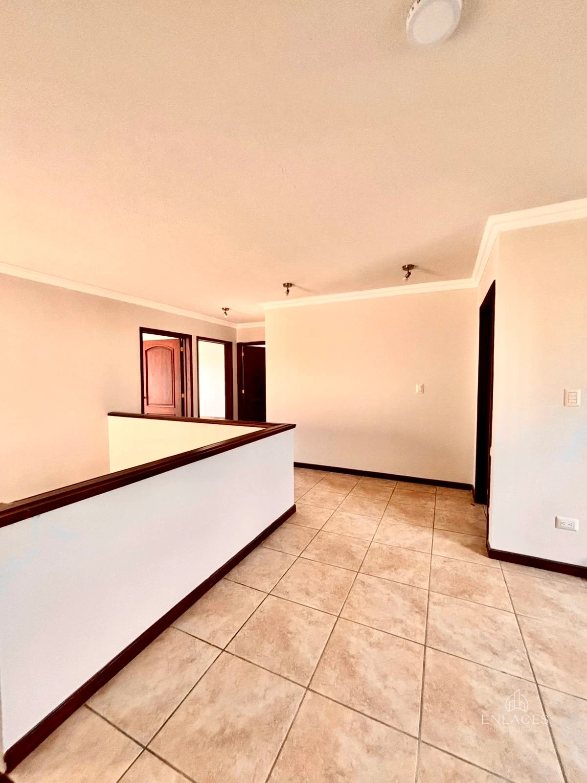 Km. 20.5 Fraijanes • Casa en Renta/Venta • Villas de Entreverdes — Casa en Alquiler en Villas de Entreverdes, Carretera a El Salvador, Guatemala, Ciudad — foto 6 de 13