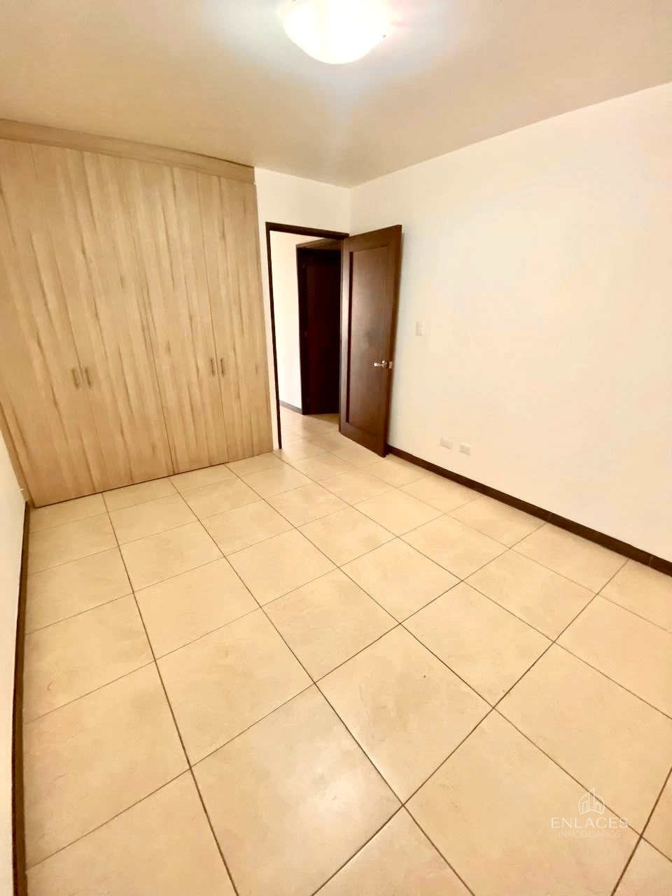 Zona 7 • Apartamento en Renta • Edificio Pórtico — Apartamento en Alquiler en Zona 7, Guatemala, Ciudad — foto 13 de 15