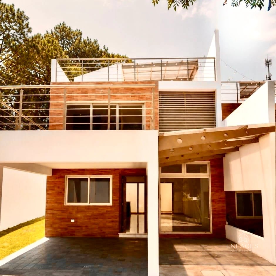 Zona 16 • Casa en Renta • Altos de Kanajuyú — Casa en Alquiler en Kanajuyú, Zona 16, Guatemala, Ciudad — foto 1 de 6