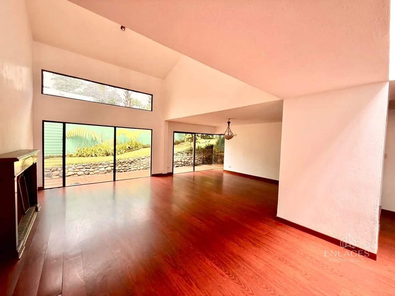 Km 12 CAES • Casa en Venta • Condominio La Encantada — Casa en Venta en La Encantada, Carretera a El Salvador, Guatemala, Ciudad — foto 5 de 14