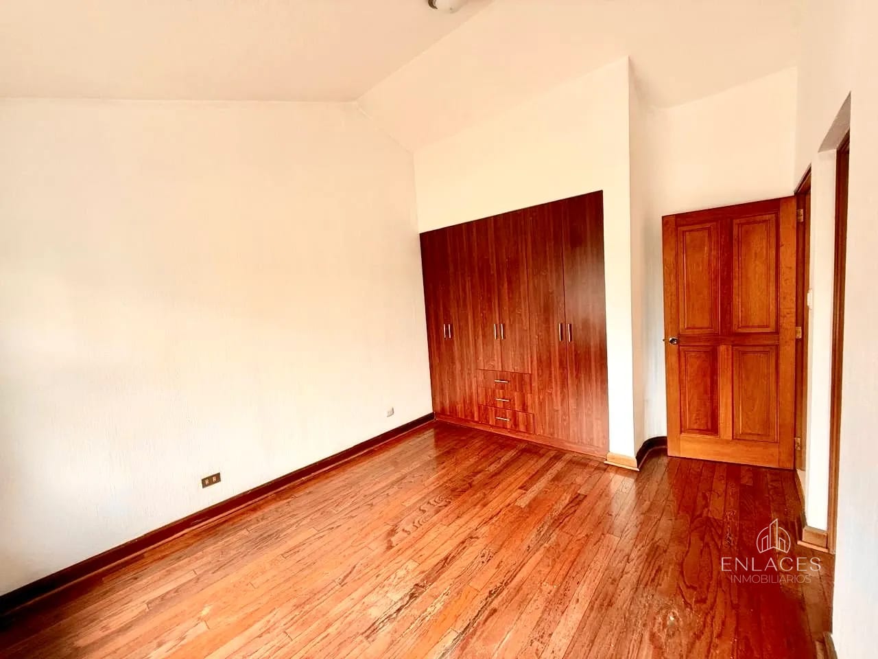 Km 12 CAES • Casa en Venta • Condominio La Encantada — Casa en Venta en La Encantada, Carretera a El Salvador, Guatemala, Ciudad — foto 12 de 14