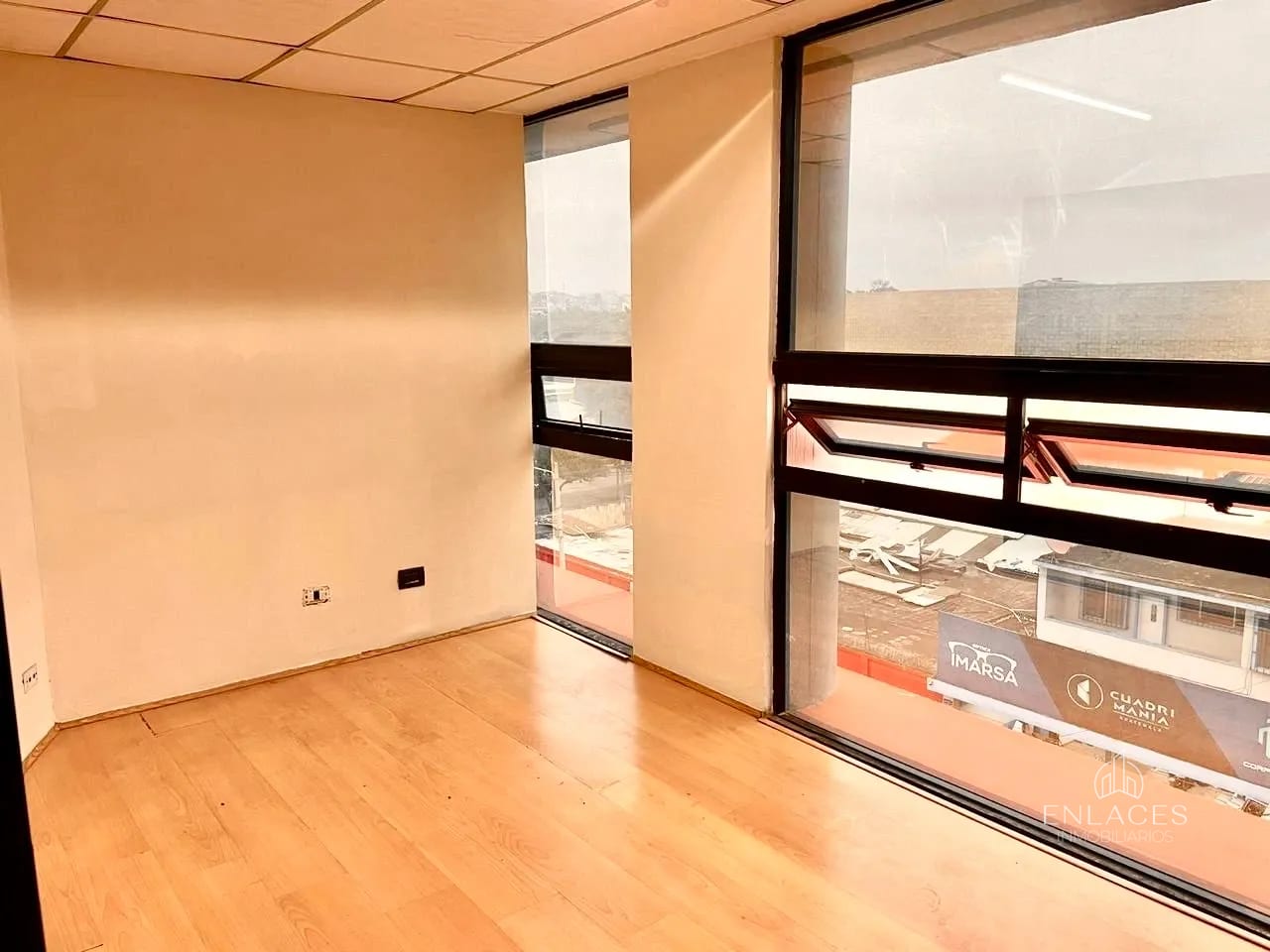 Zona 9 • Oficina en Renta • Edificio Torre Cristal — Oficina en Venta en Zona 9, Guatemala, Ciudad — foto 4 de 12