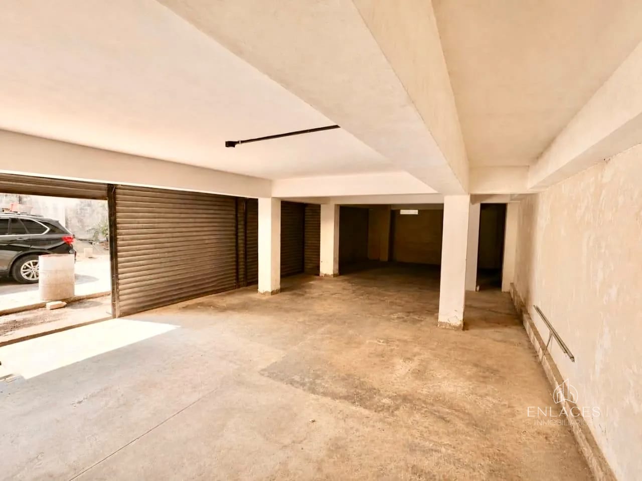 Zona 9 • Área de Bodega y Ofibodega en renta • Ciudad de Guatemala — Bodega / Ofibodega en Alquiler en Zona 9, Guatemala, Ciudad — foto 3 de 10