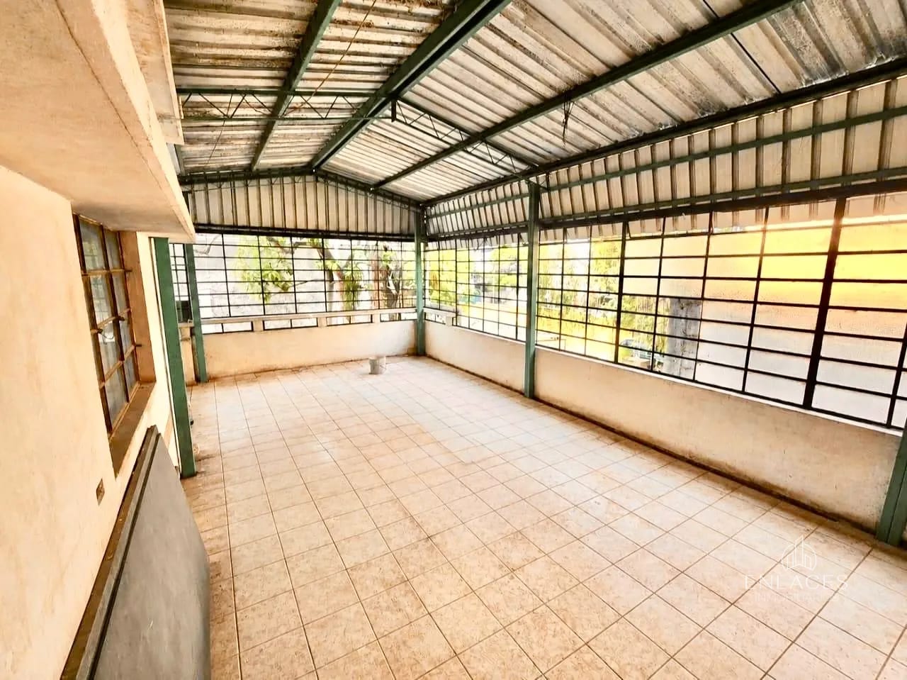 Zona 9 • Área de Bodega y Ofibodega en renta • Ciudad de Guatemala — Bodega / Ofibodega en Alquiler en Zona 9, Guatemala, Ciudad — foto 8 de 10