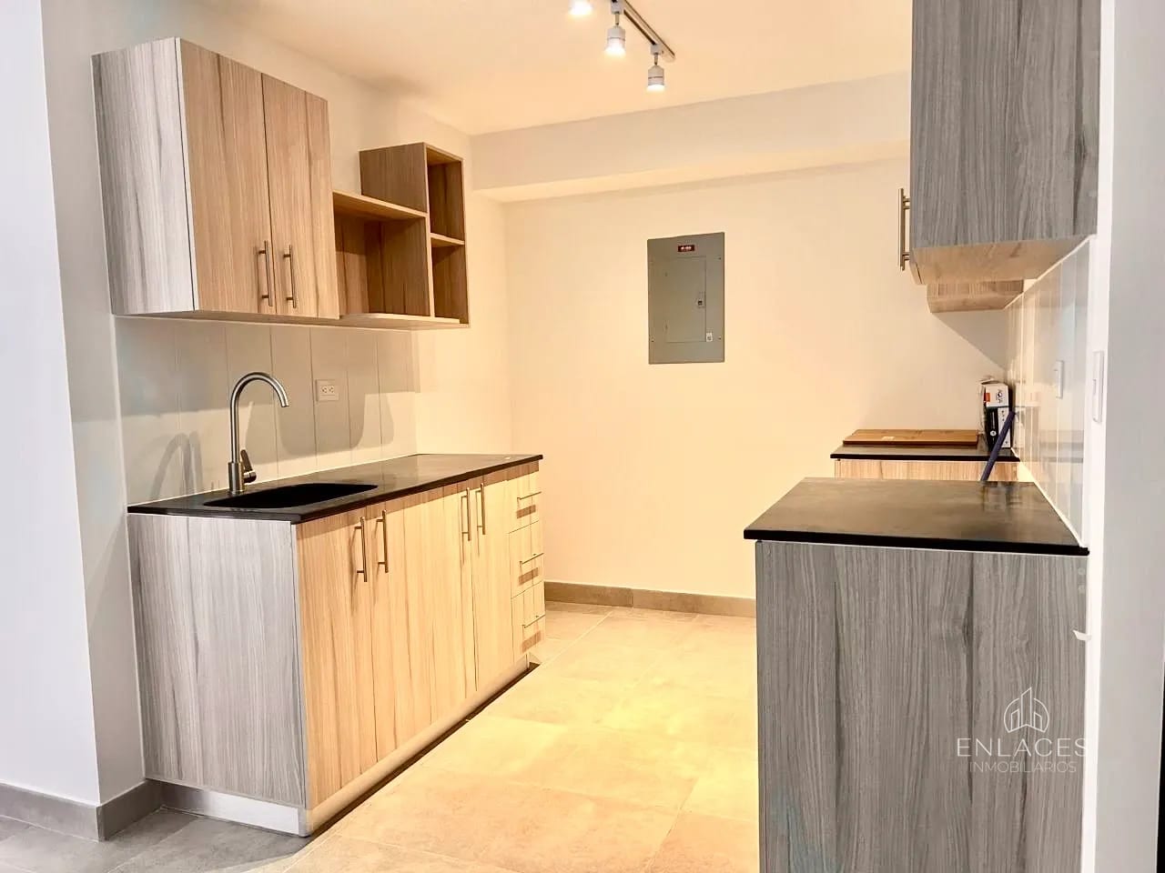 Zona 4 • Apartamento en Renta • Edificio Modra 1 — Apartamento en Alquiler en Modra, Zona 4, Guatemala, Ciudad — foto 1 de 10