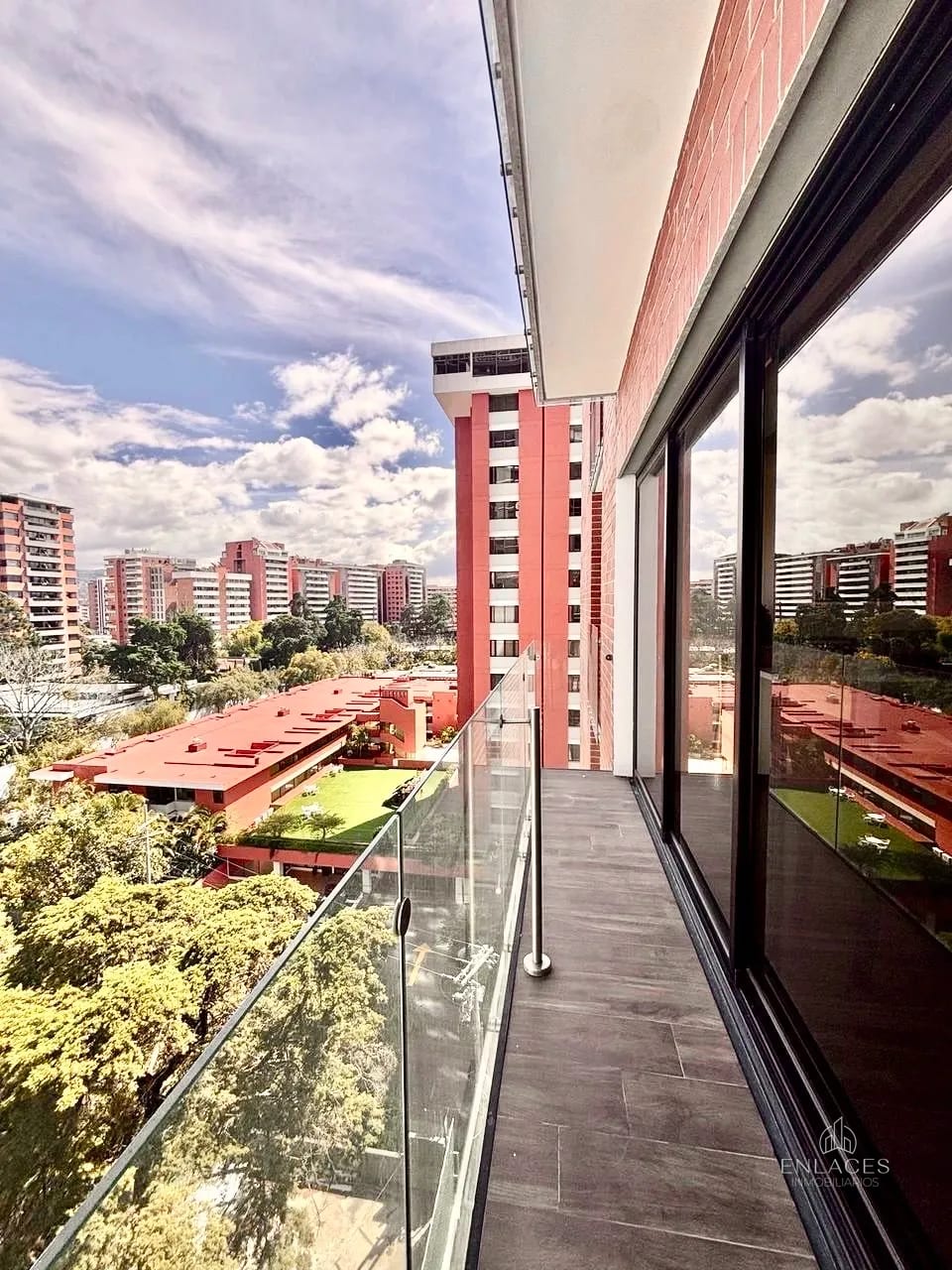 Zona 10 • Apartamento Amueblado en Renta/Venta • Edificio Casa Clara — Apartamento en Alquiler en Casa Clara, Zona 10, Guatemala, Ciudad — foto 4 de 12
