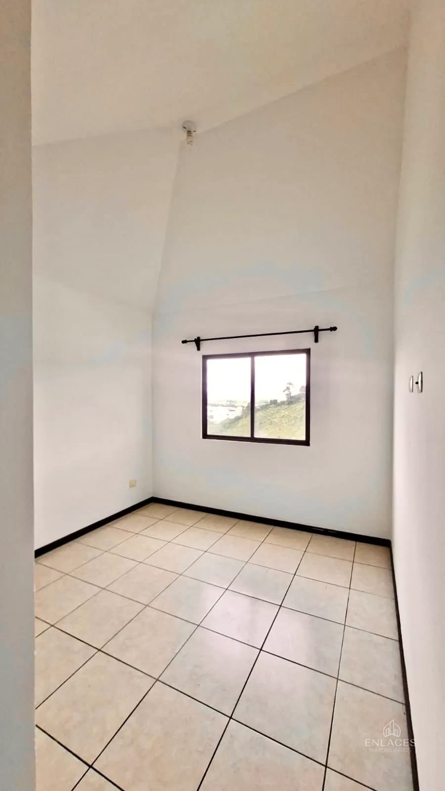 Zona 16 • Casa en Renta/Venta • Vistas de San Isidro — Casa en Alquiler en Vistas de San Isidro, Zona 16, Guatemala, Ciudad — foto 4 de 17