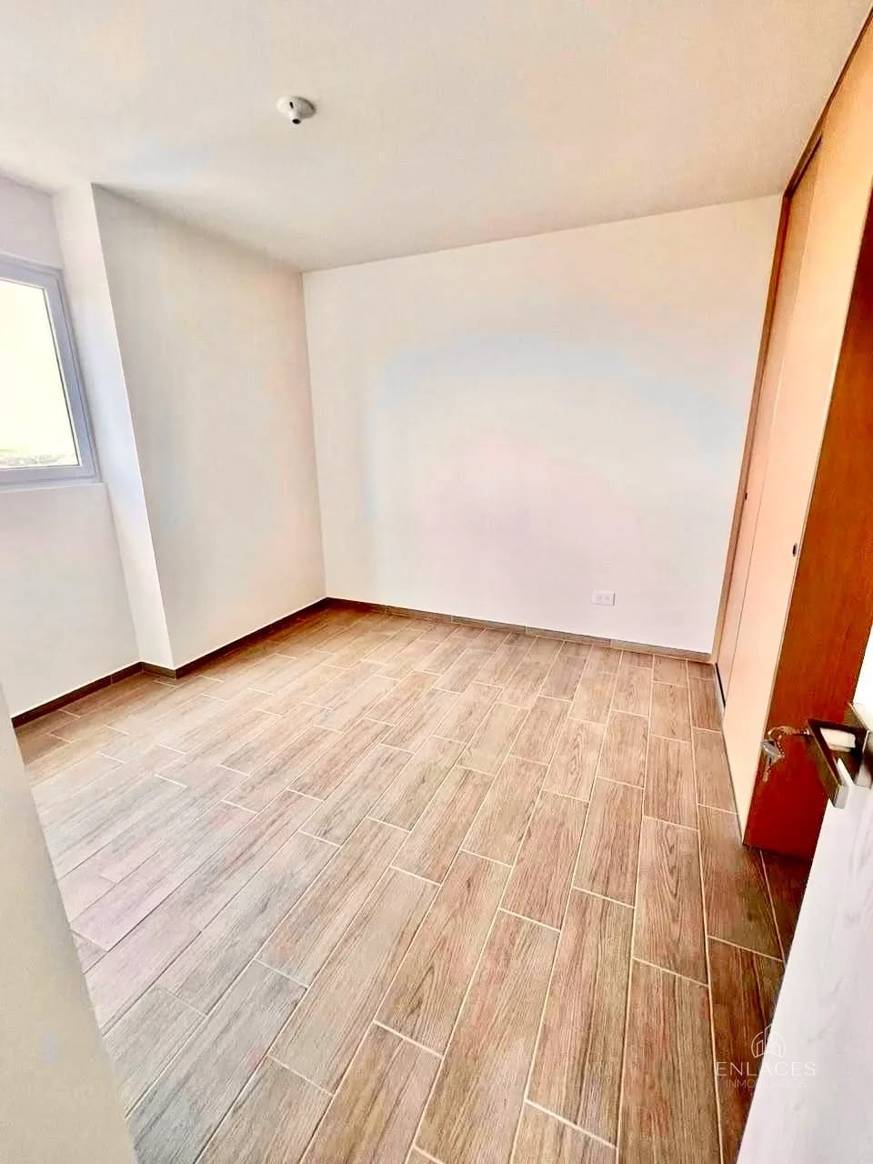 Zona 12 • Apartamento en Renta/Venta • Edificio Andares — Apartamento en Alquiler en Andares Doce, Zona 12, Guatemala, Ciudad — foto 4 de 8