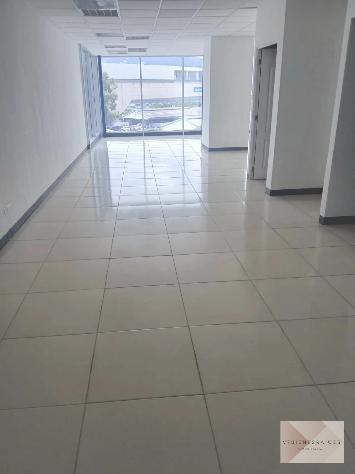 RENTO PRECIOSA OFICINA TABICADA — Oficina en Alquiler en Zona Pradera, Zona 10, Guatemala, Ciudad — foto 1 de 6
