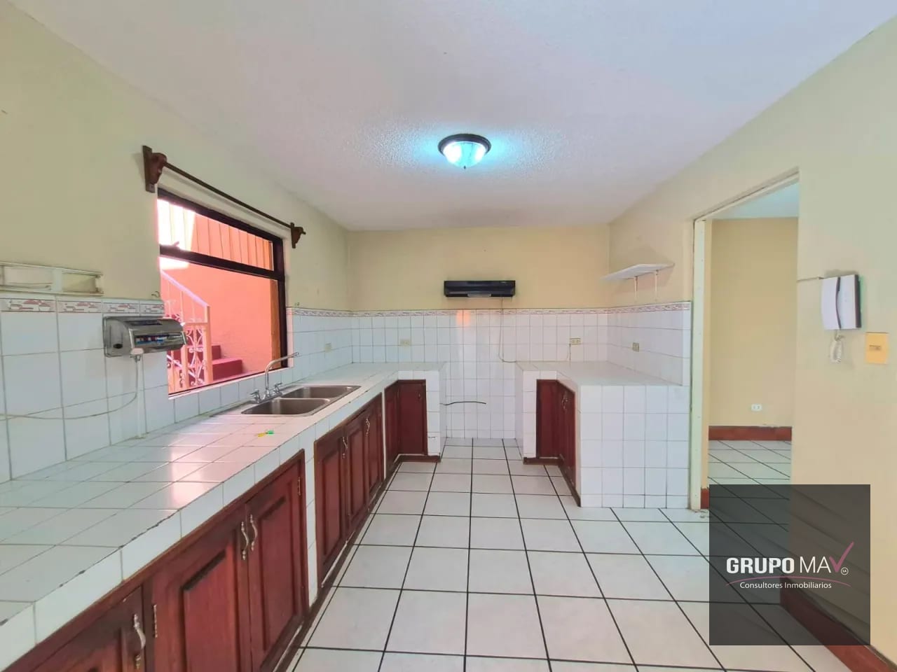 Casa Residencial Bosques de San Nicolas, Mixco Zona 4 — Casa en Venta en Bosques de San Nicolás, Zona 4 Mixco, Guatemala, Ciudad — foto 3 de 15