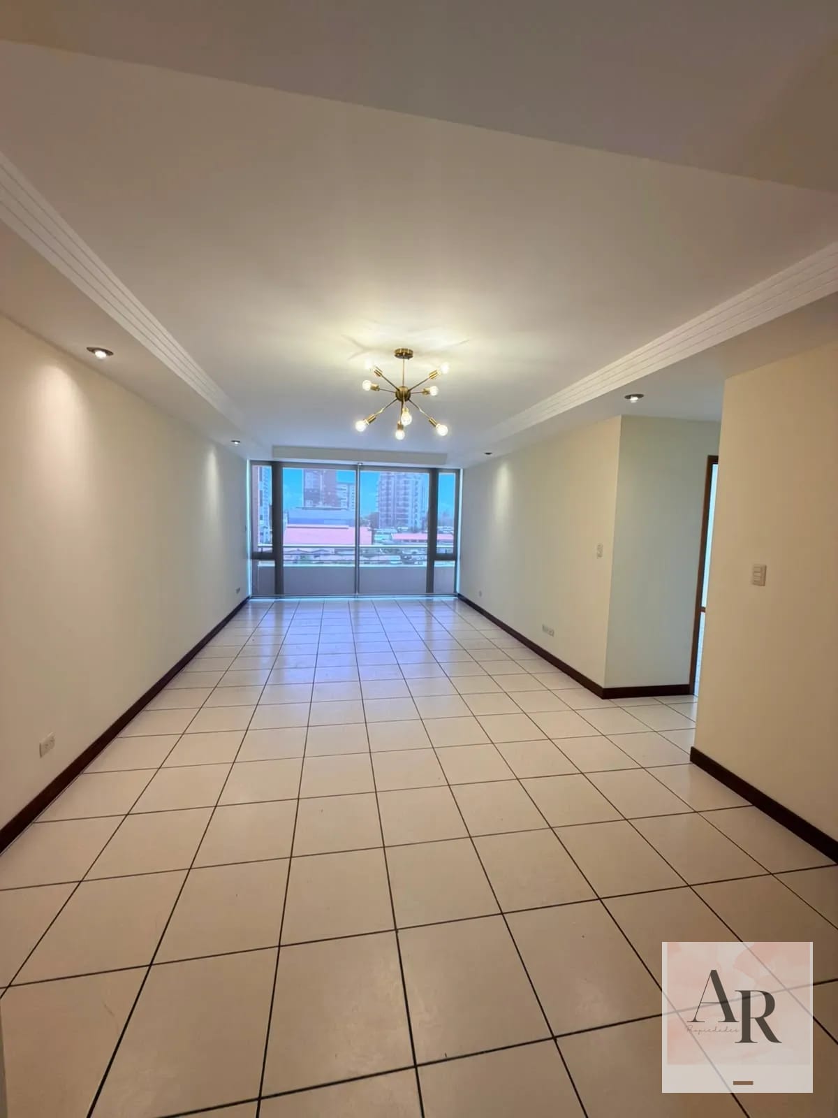 Apartamento en renta zona 10 — Apartamento en Alquiler en Jardines del Acueducto, Zona 10, Guatemala, Ciudad — foto 1 de 4