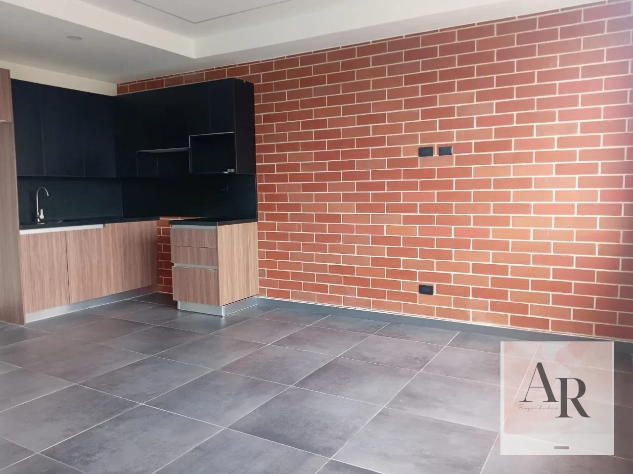 Apartemaneto en renta zona 10 — Apartamento en Alquiler en Zona 10, Guatemala, Ciudad — foto 1 de 8