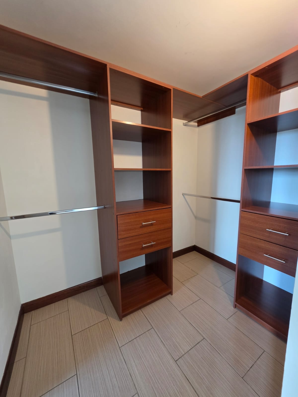 Apto en Renta en Condado La Villa zona 14 — Apartamento en Alquiler en Condado La Villa, Zona 14, Guatemala, Ciudad — foto 8 de 16