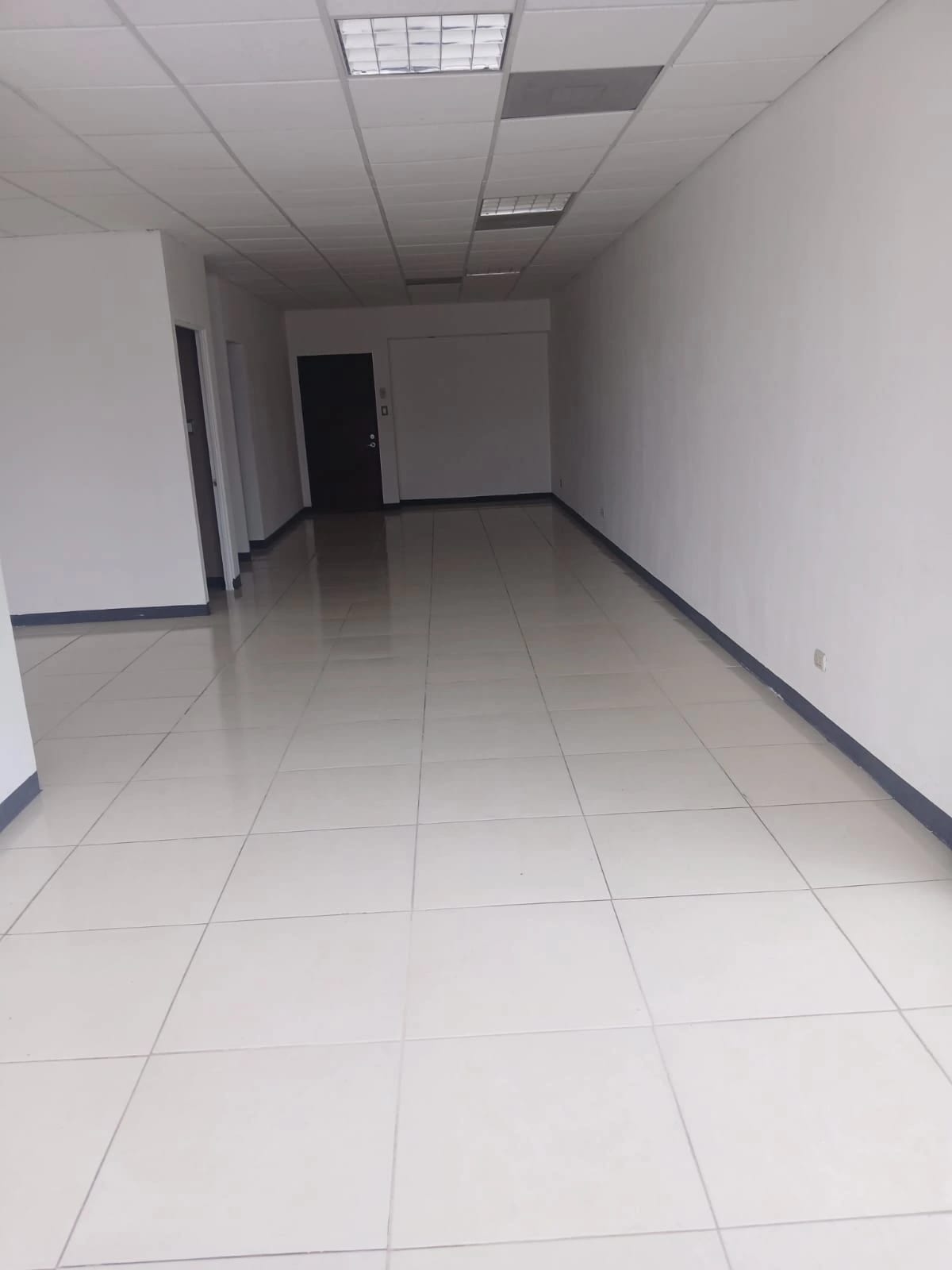 Oficina en Zona 10 — Oficina en Alquiler en Zona 10, Guatemala, Ciudad — foto 2 de 6