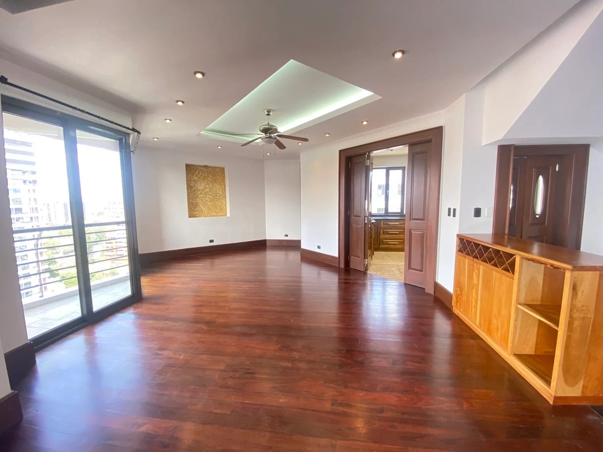 Penthouse en Zona 14 — Apartamento en Alquiler en Zona 14, Guatemala, Ciudad — foto 2 de 8