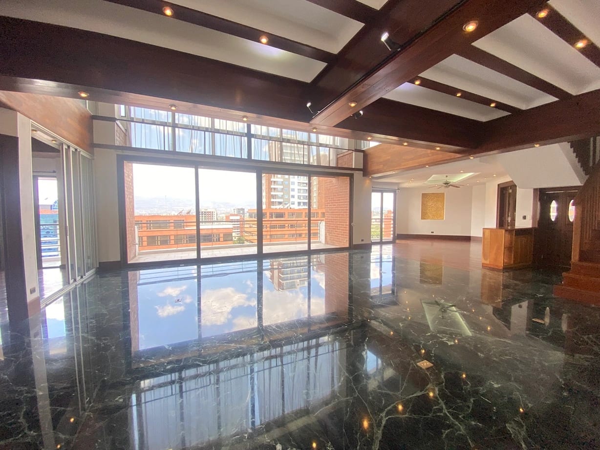 Penthouse en Zona 14 — Apartamento en Alquiler en Zona 14, Guatemala, Ciudad — foto 1 de 8