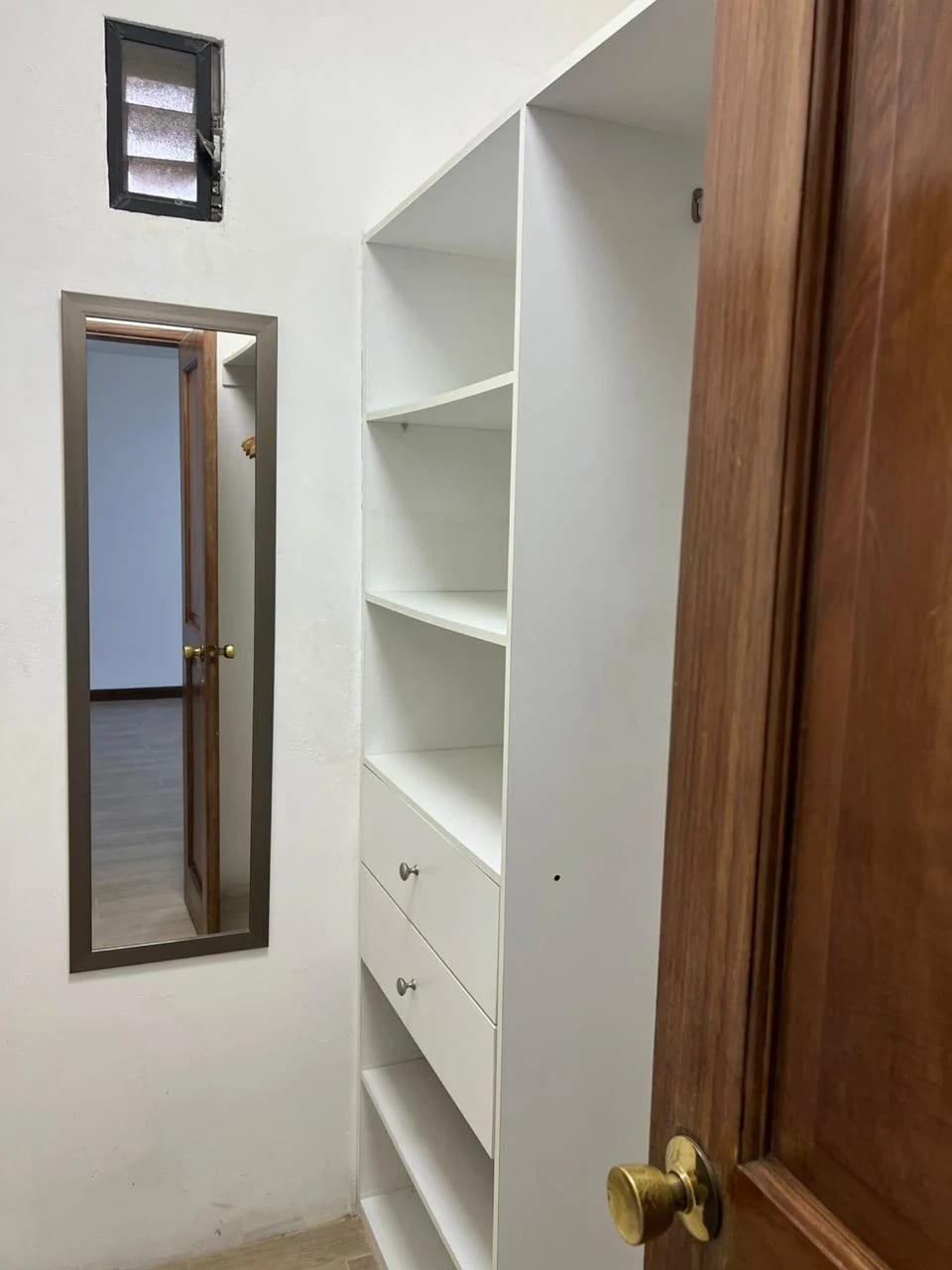 Apartamento en Zona 10 — Apartamento en Alquiler en Zona 10, Guatemala, Ciudad — foto 4 de 11