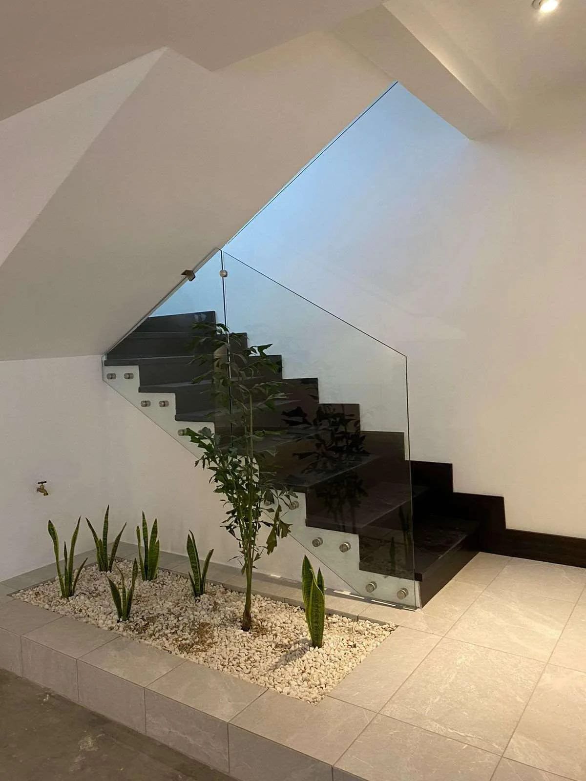Casa en Oakland, Zona 10 — Casa en Alquiler en Zona 10, Guatemala, Ciudad — foto 9 de 14