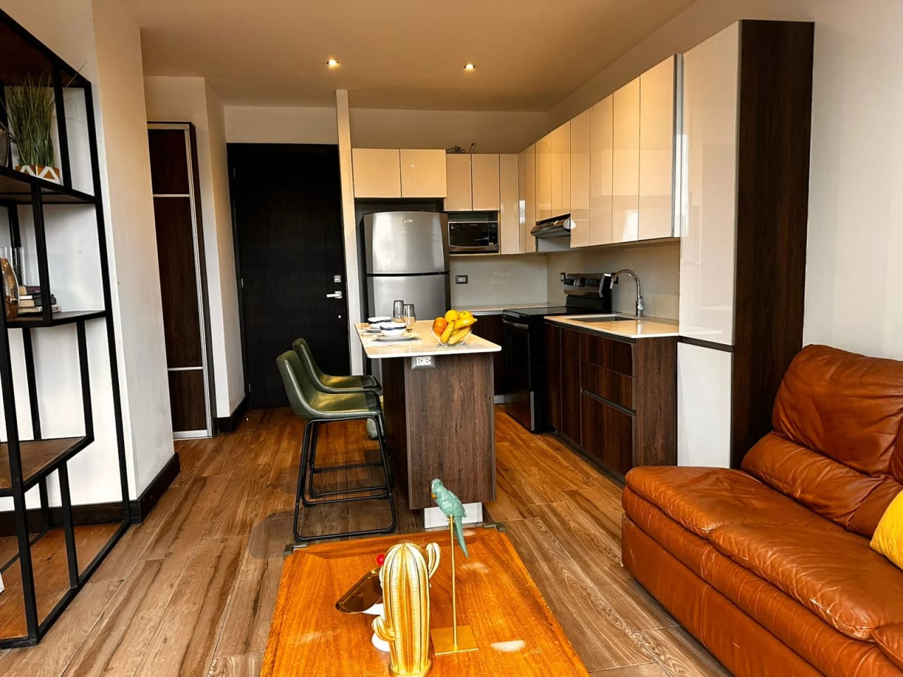 Apartamento amueblado tipo estudio en Zona 10 — Apartamento en Alquiler en Zona 10, Guatemala, Ciudad — foto 1 de 7