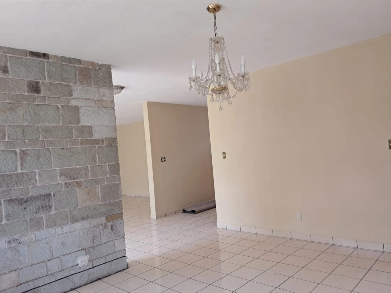 Casa de un nivel en Zona 10 — Casa en Alquiler en Zona 10, Guatemala, Ciudad — foto 9 de 12