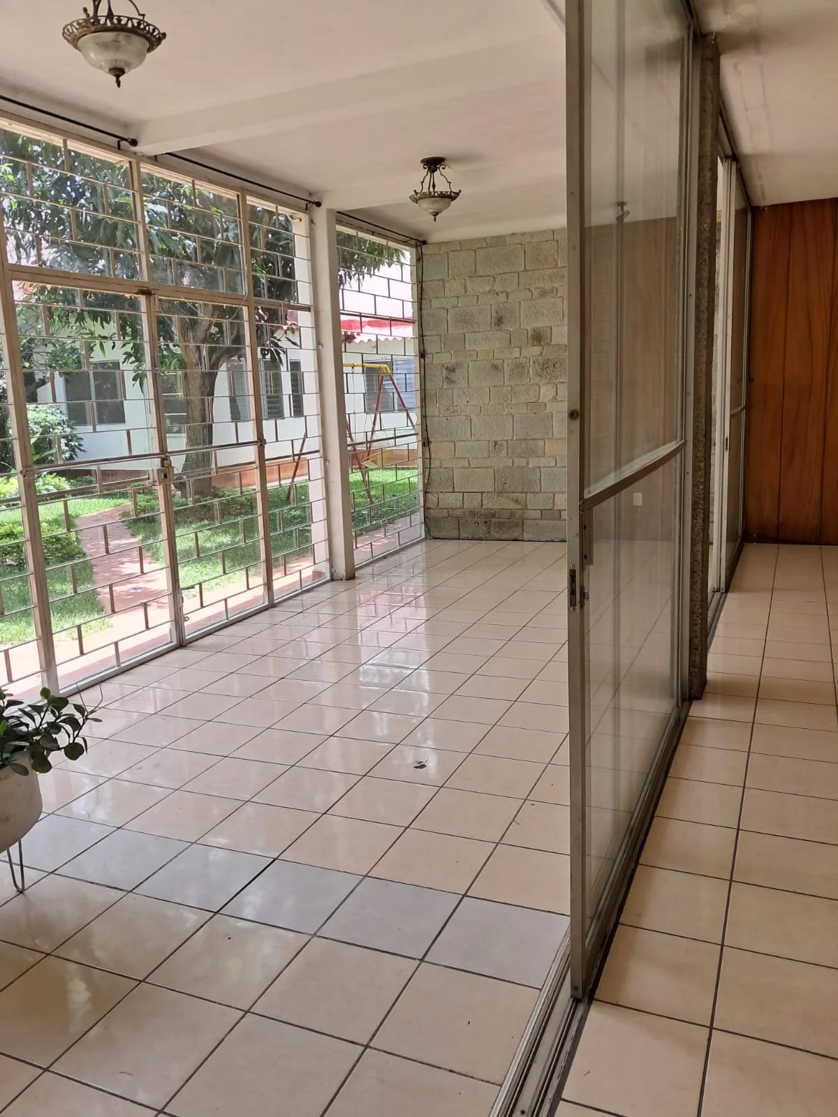 Casa de un nivel en Zona 10 — Casa en Alquiler en Zona 10, Guatemala, Ciudad — foto 12 de 12