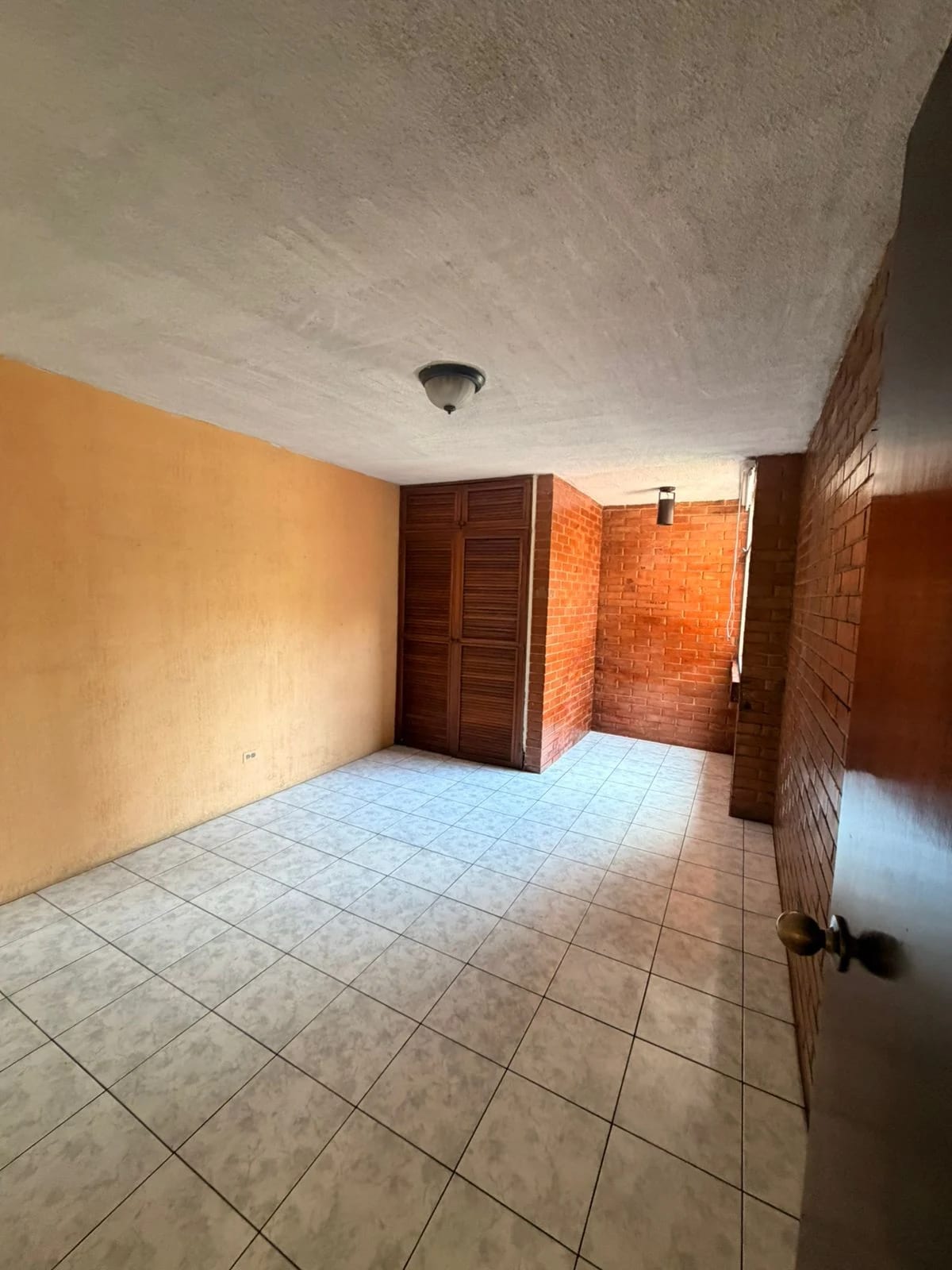 Casa en Zona 10 — Casa en Alquiler en Zona 10, Guatemala, Ciudad — foto 6 de 12