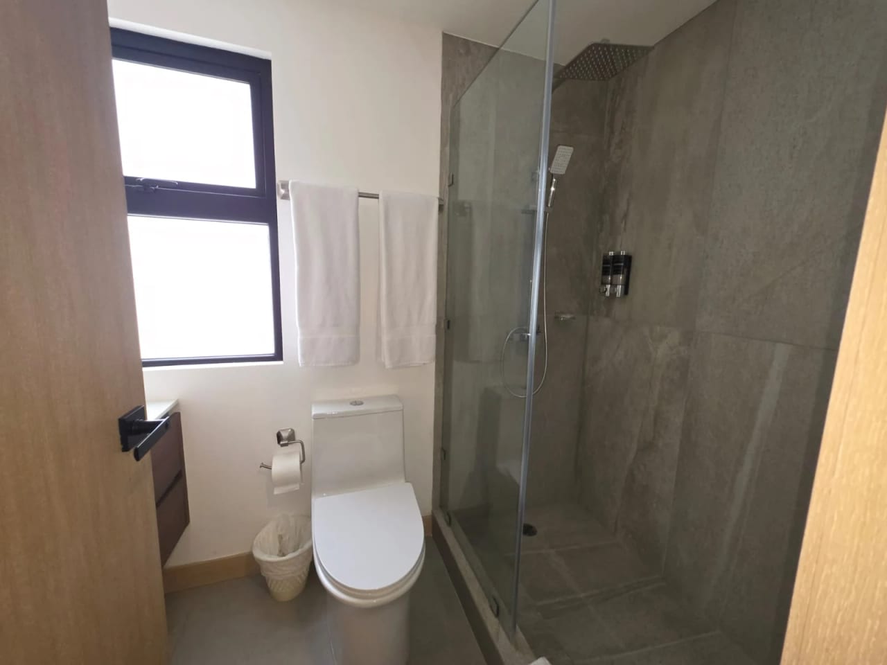 Apartamento amueblado en Zona 10 — Apartamento en Alquiler en Zona 10, Guatemala, Ciudad — foto 8 de 8
