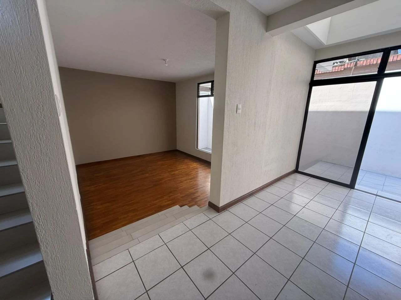 Casa en Zona 13 — Casa en Alquiler en Zona 13, Guatemala, Ciudad — foto 2 de 10