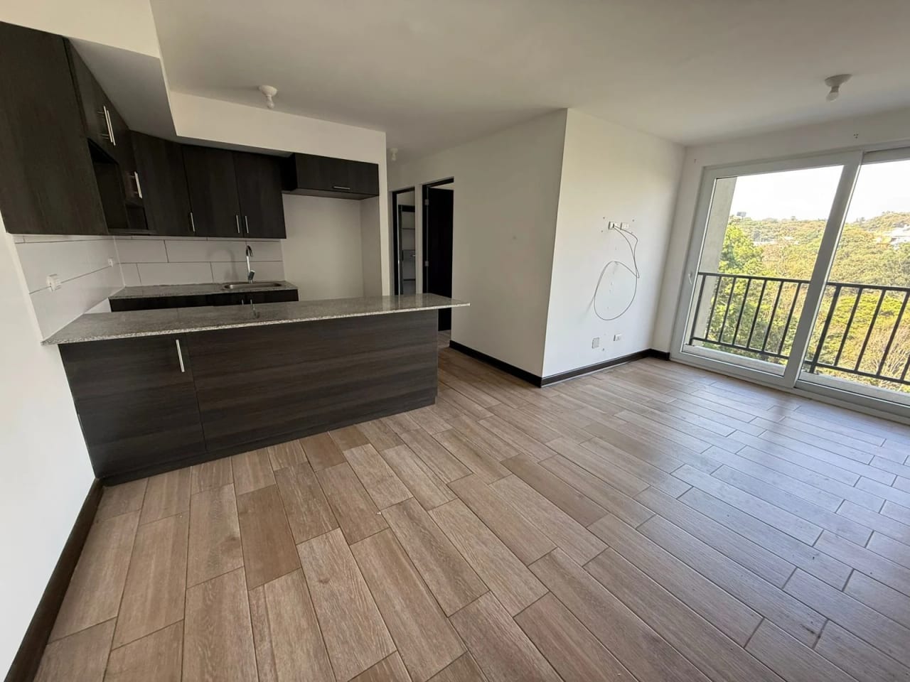 Apartamento en Zona 1 de Mixco - Image 1