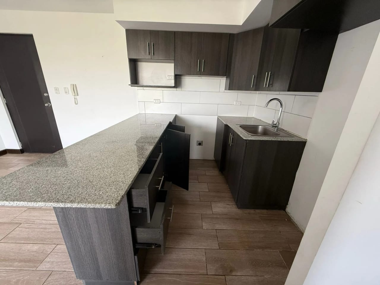 Apartamento en Zona 1 de Mixco - Image 2