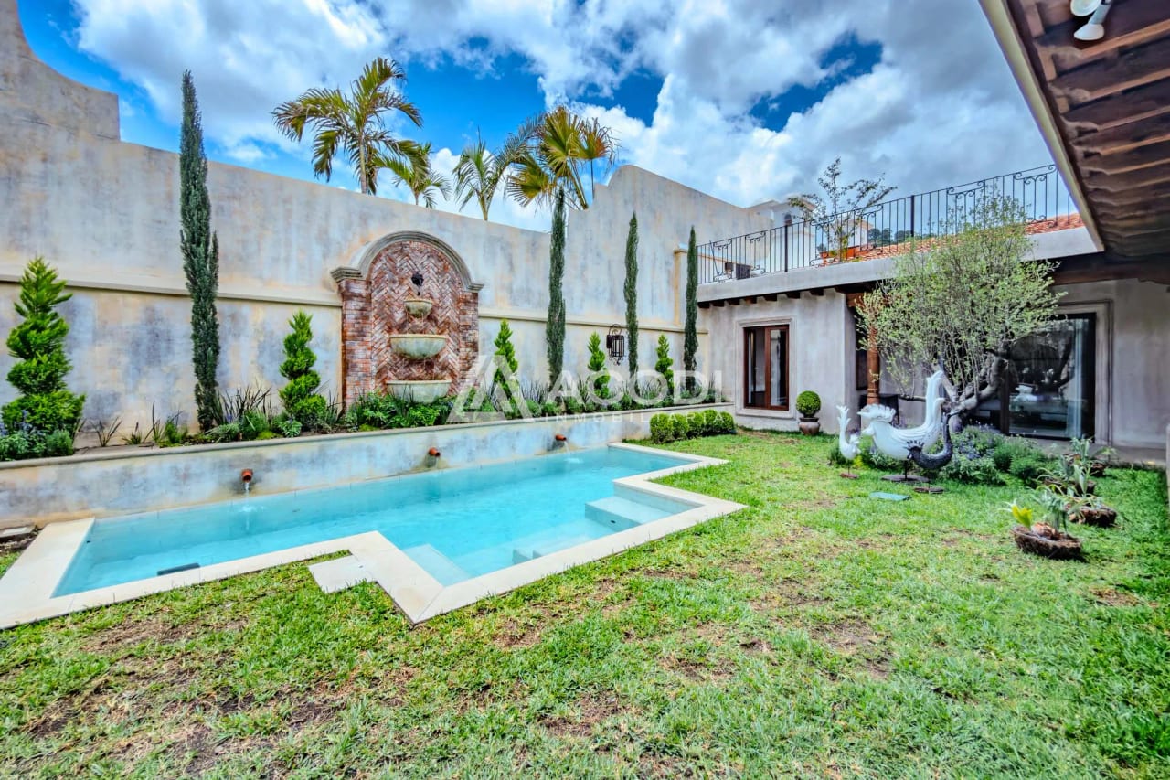 Casa de un nivel amueblada en Antigua Guatemala — Casa en Venta en Antigua, Sacatepéquez — foto 1 de 10