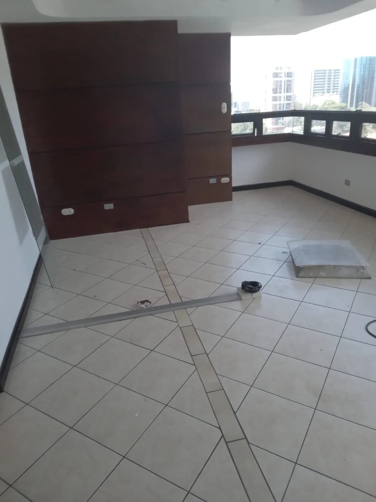 Oficina en Zona 10 — Oficina en Alquiler en Zona 10, Guatemala, Ciudad — foto 7 de 9