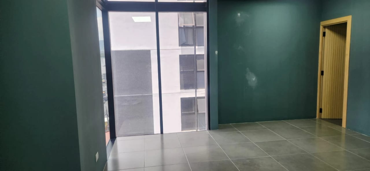 Oficina en Zona 10 — Oficina en Alquiler en Zona 10, Guatemala, Ciudad — foto 2 de 5