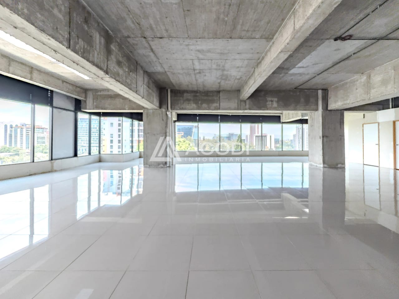 Oficina en Zona 10 — Oficina en Venta en Zona 10, Guatemala, Ciudad — foto 1 de 10