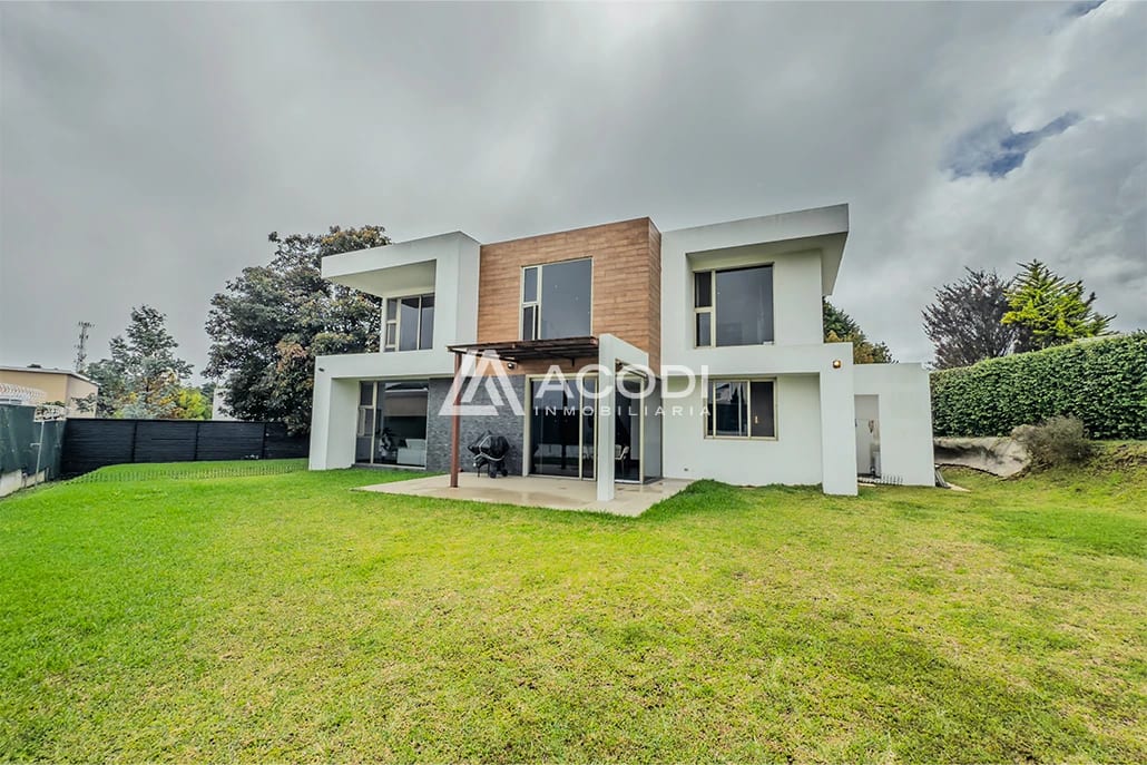 Casa en Vila Verde, Km 20 Carretera a El Salvador — Casa en Venta en Antigua, Sacatepéquez — foto 1 de 12