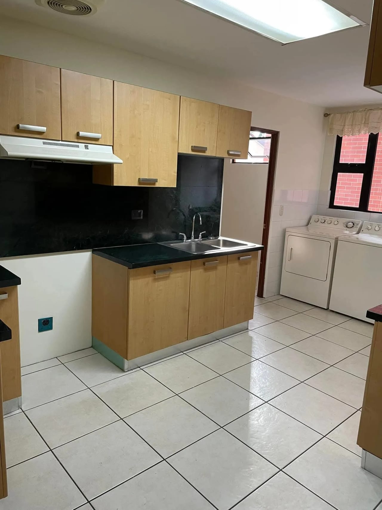 Apartamento en Zona 10 — Apartamento en Alquiler en Zona 10, Guatemala, Ciudad — foto 4 de 8