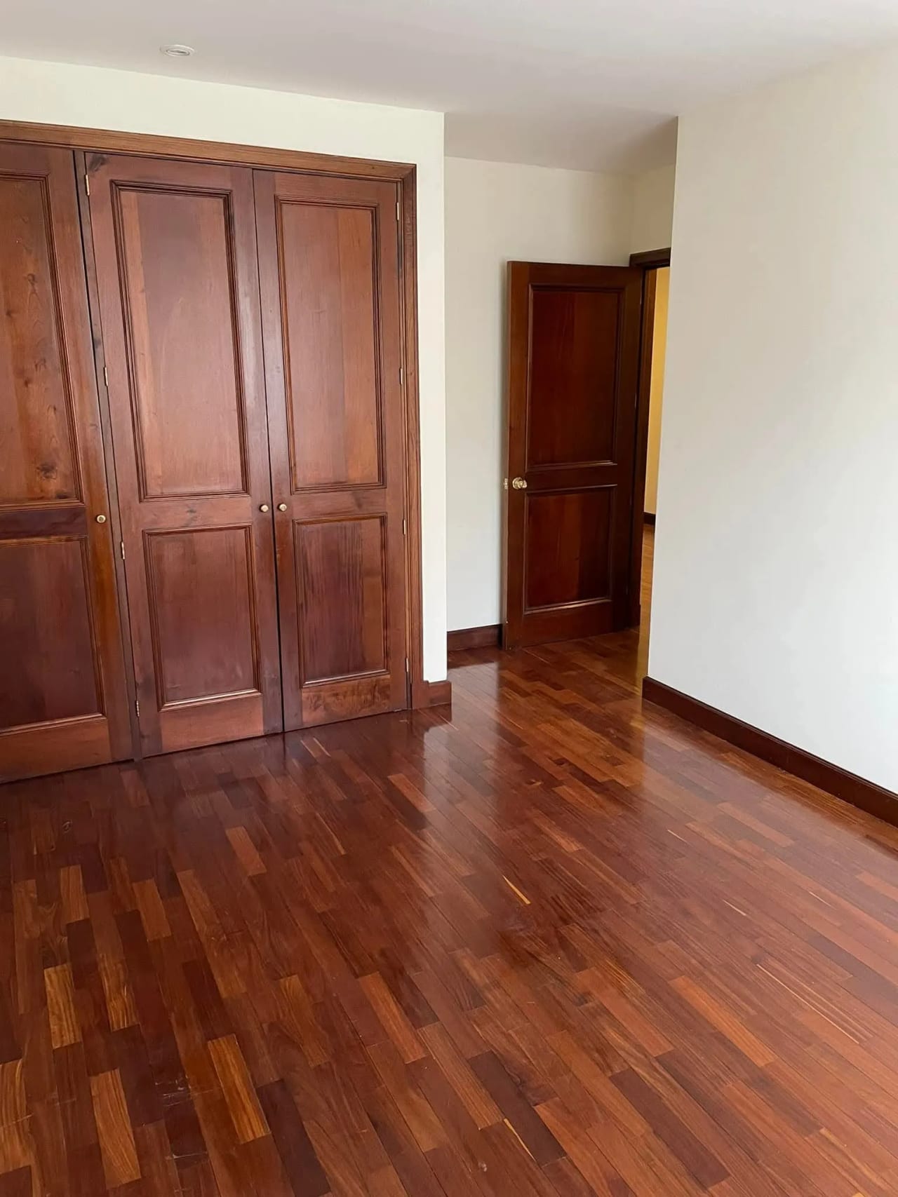 Apartamento en Zona 10 — Apartamento en Alquiler en Zona 10, Guatemala, Ciudad — foto 5 de 8