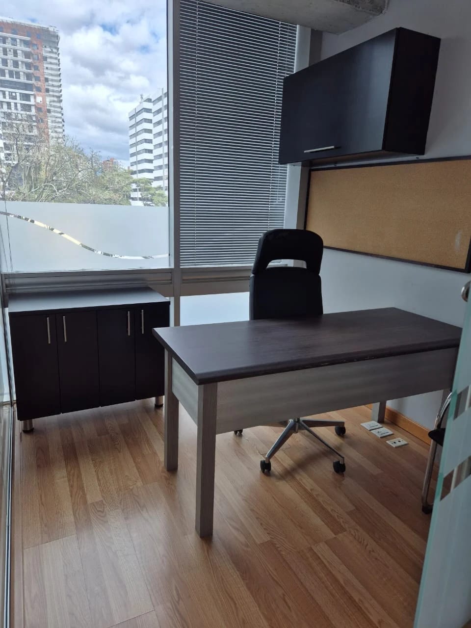 Oficina en Zona 10 — Oficina en Alquiler en Zona 10, Guatemala, Ciudad — foto 2 de 5
