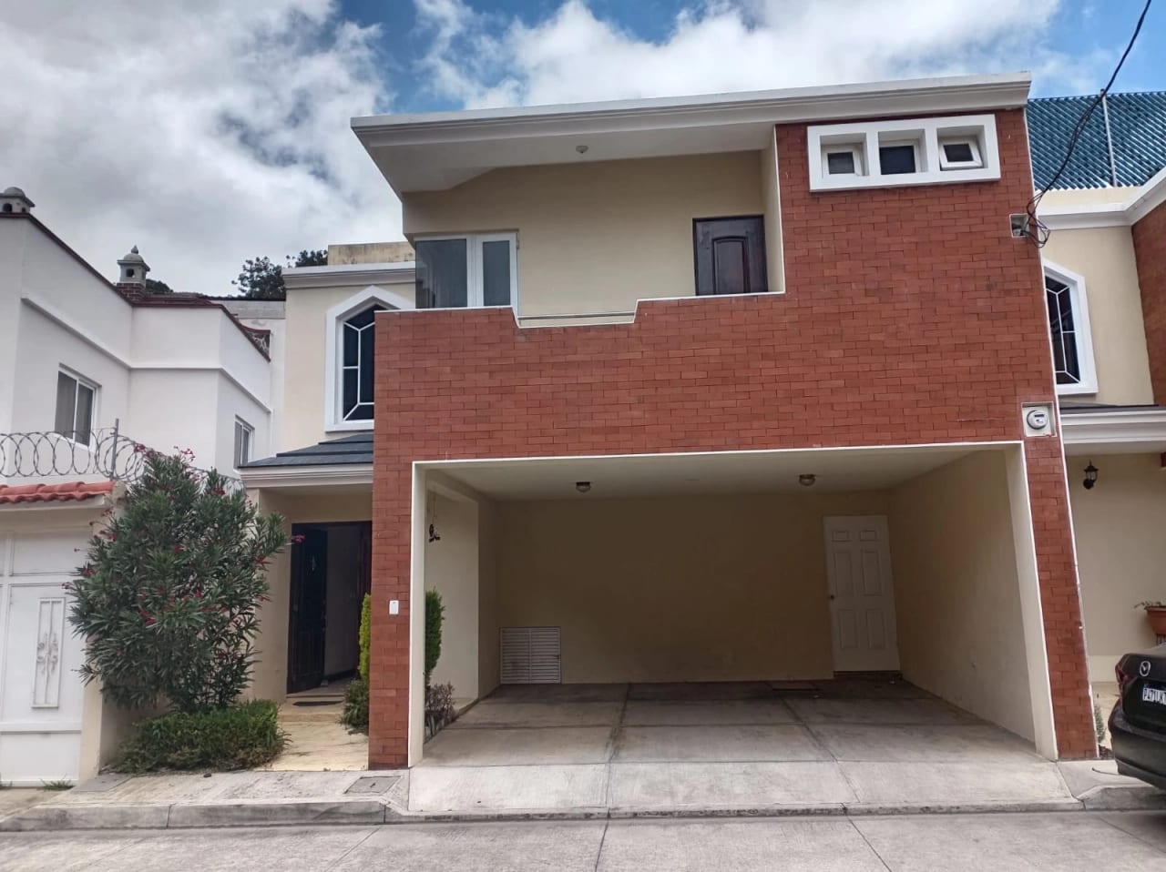 Casa en San Lucas Sacatepéquez — Casa en Venta en San Lucas Sacatepéquez, Sacatepéquez — foto 1 de 8