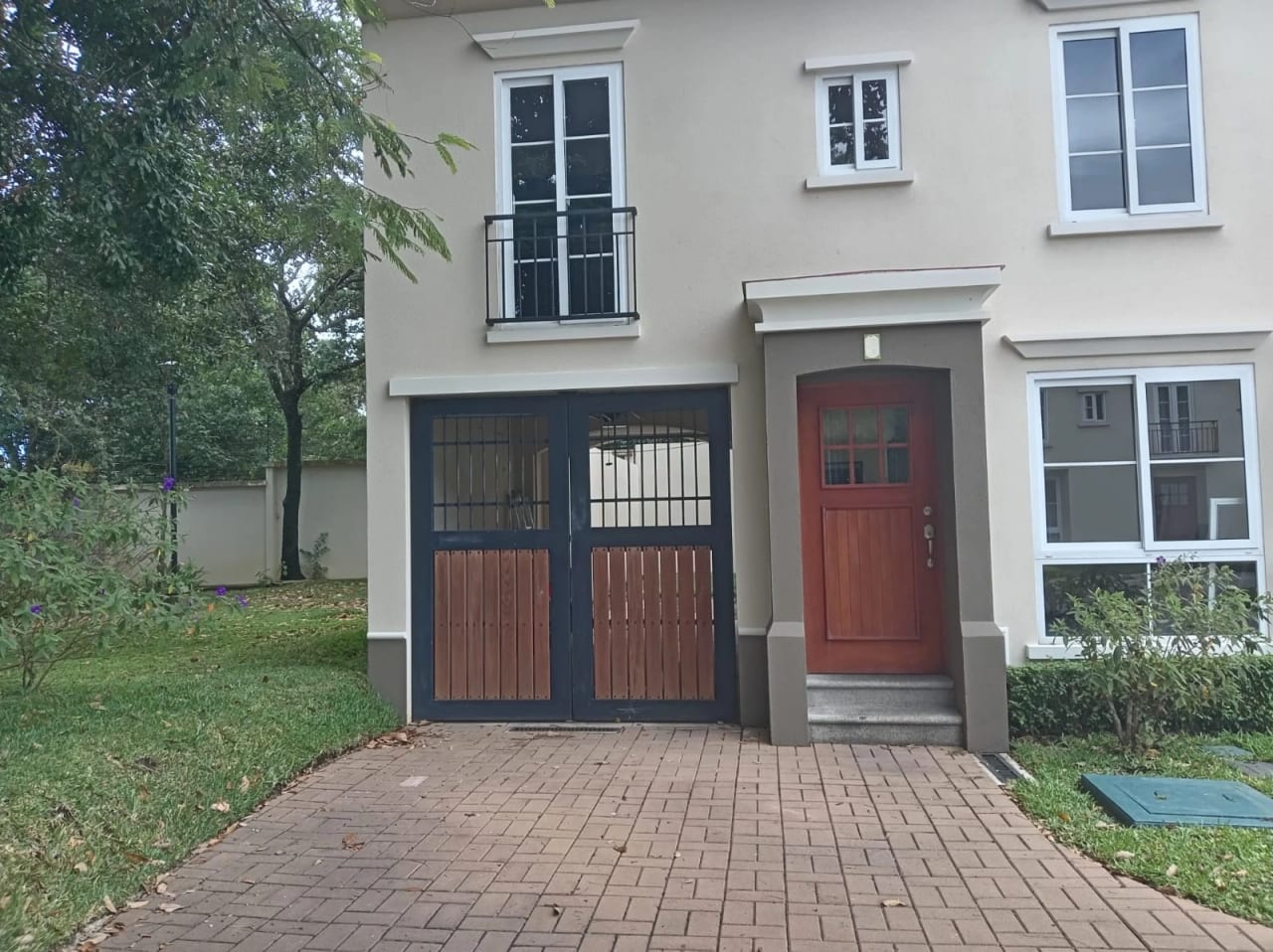 Casa en Condado Naranjo, Zona 4 de Mixco — Casa en Venta en Zona 4 Mixco, Guatemala, Ciudad — foto 1 de 8