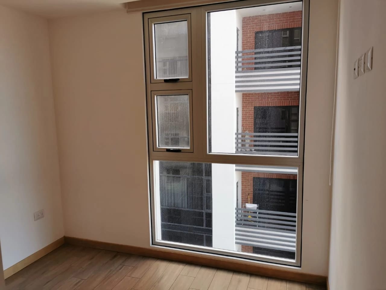 Apartamento en Zona 10 — Apartamento en Alquiler en Zona 10, Guatemala, Ciudad — foto 5 de 6